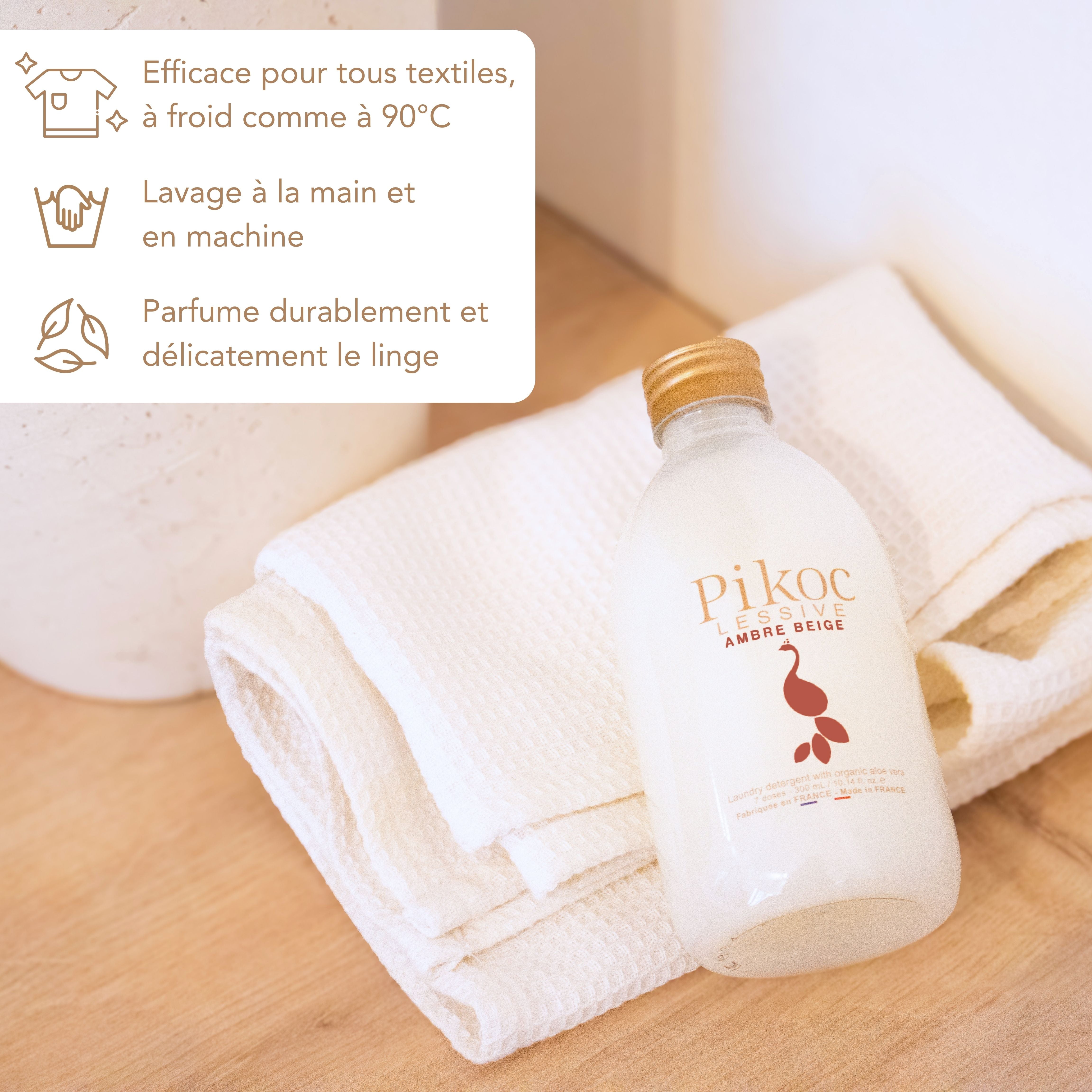 Lessive Pikoc Ambre Beige, 300mL, efficace pour tous textiles, à froid comme à 90°C, lavage à la main et en machine, parfume durablement et délicatement le linge