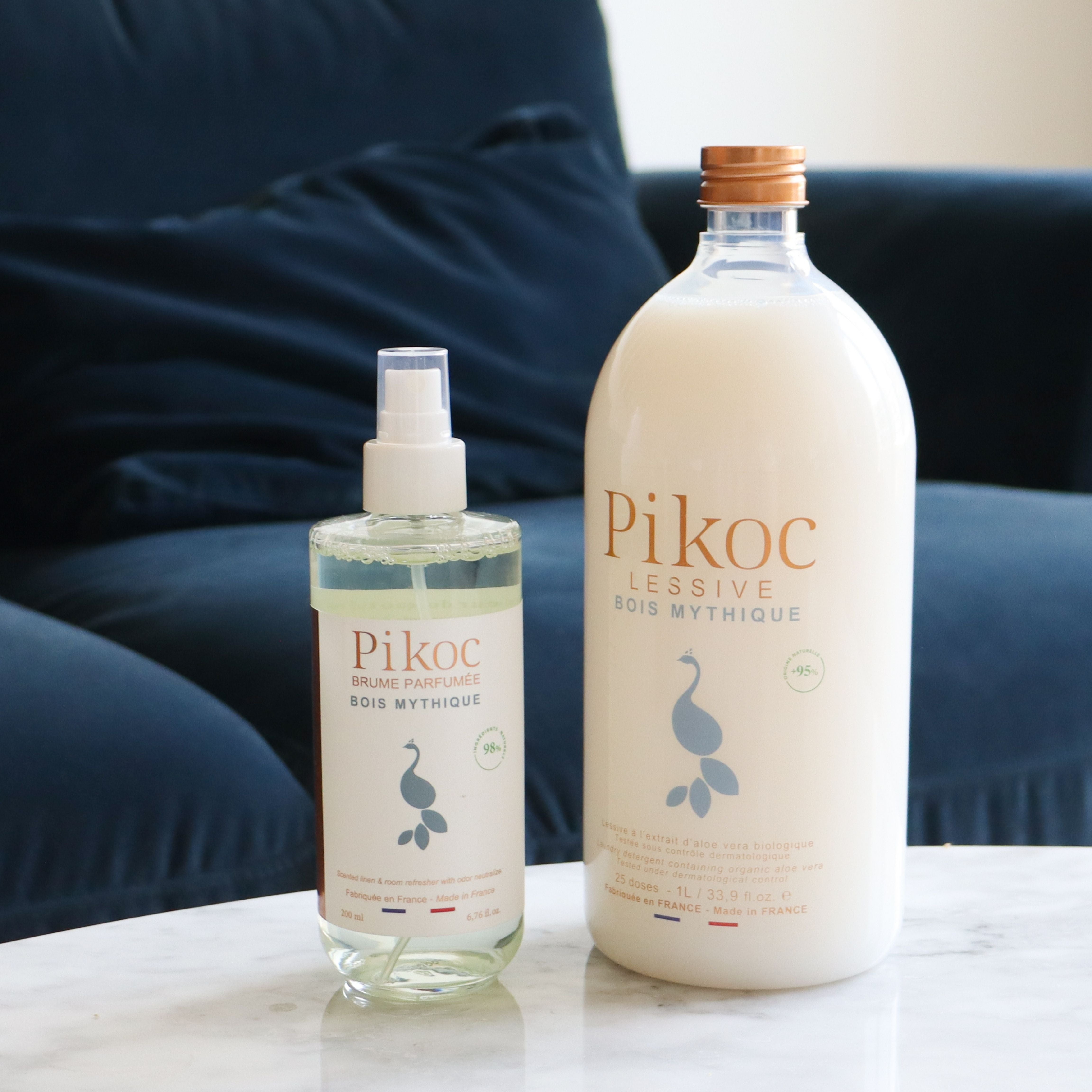 Offre duo Lessive 1L et Brume Parfumée 200mL Pikoc Bois Mythique, ambiance salon, décoration